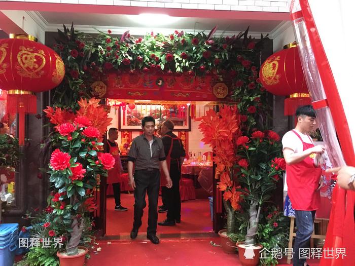 浙江农村拆迁户结婚:礼炮堪比阅兵,大龙虾堆山